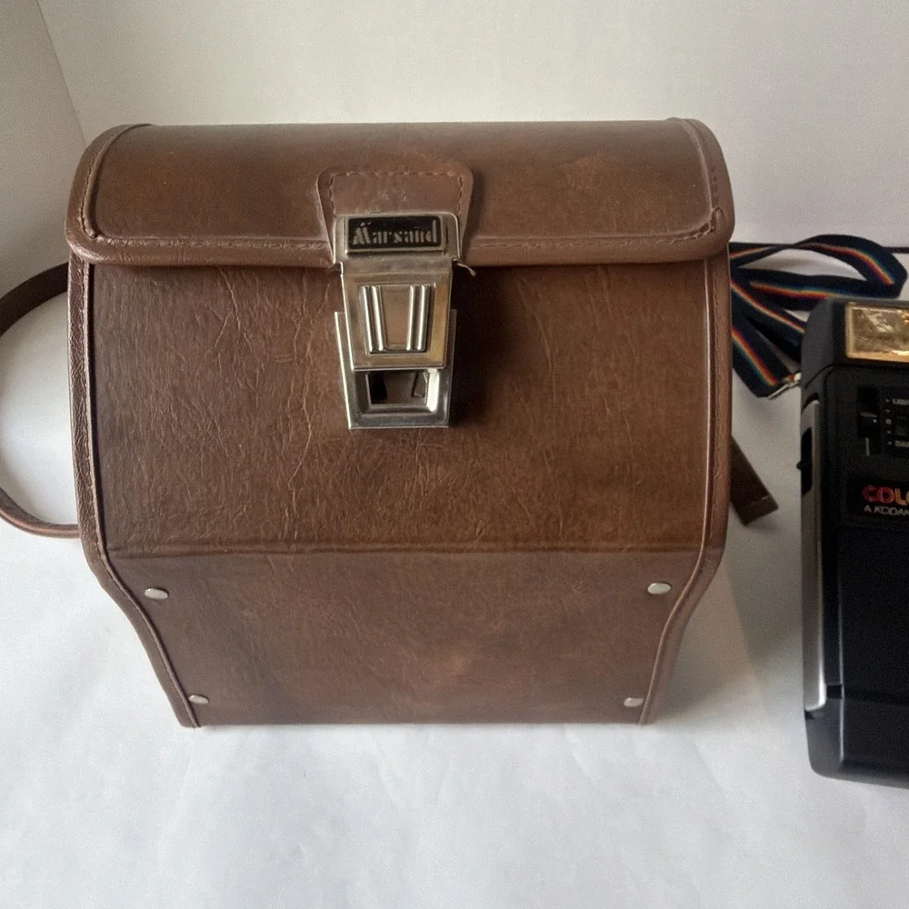 Vintage Kodak Colorburst 250 Electronic Flash Instant Camera w/Strap Pre-Owned.